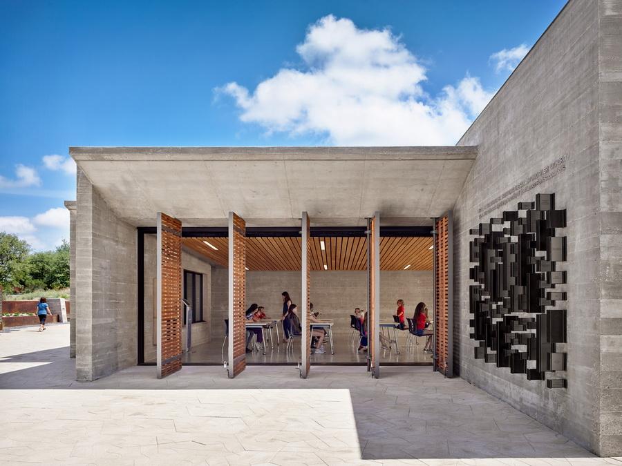 混凝土“花瓣”展亭——匯流公園 / Lake|Flato Architects