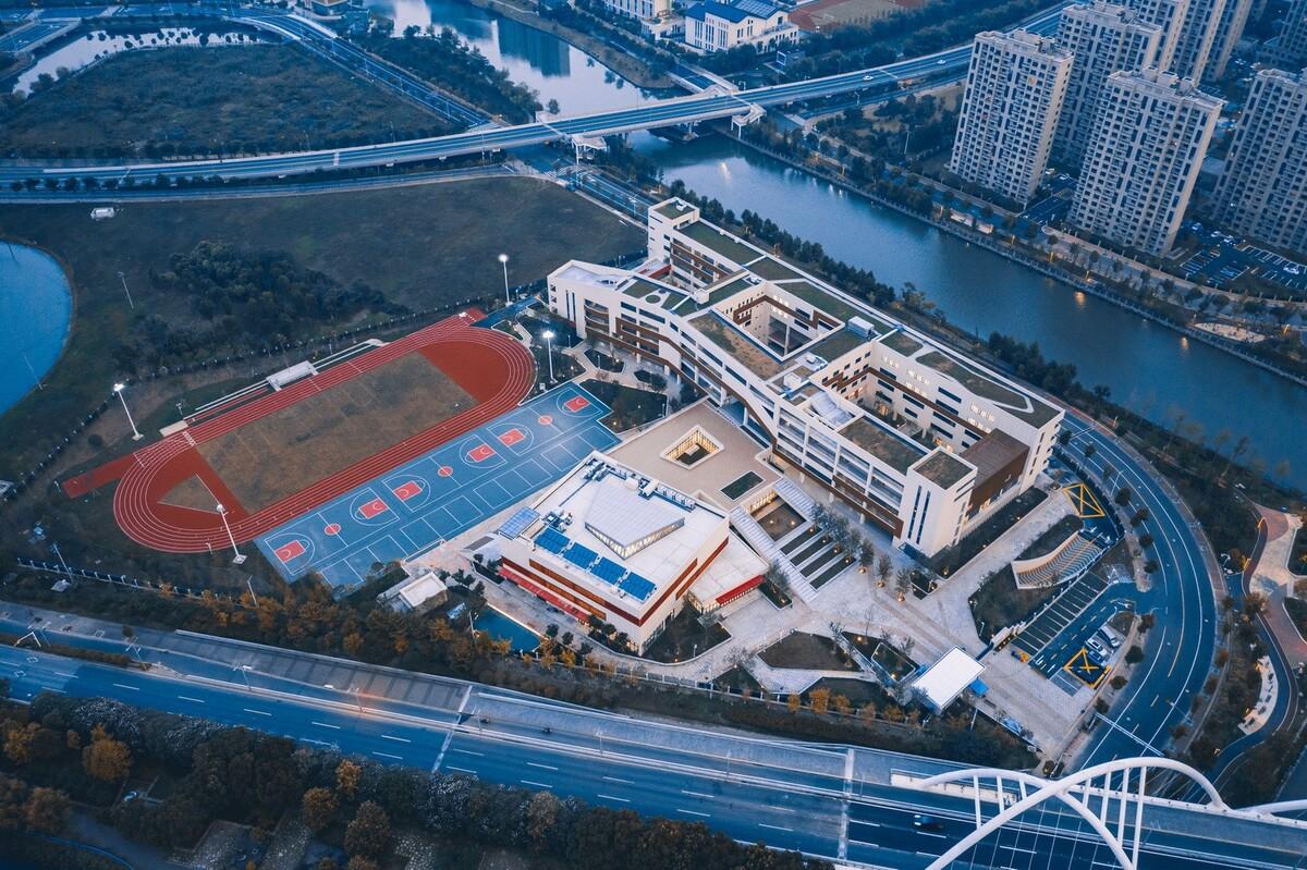 此時(shí)此地：面向走班教學(xué)的高密度校園實(shí)踐——青浦蘭生?思源中學(xué) / 創(chuàng)霖-澤柏