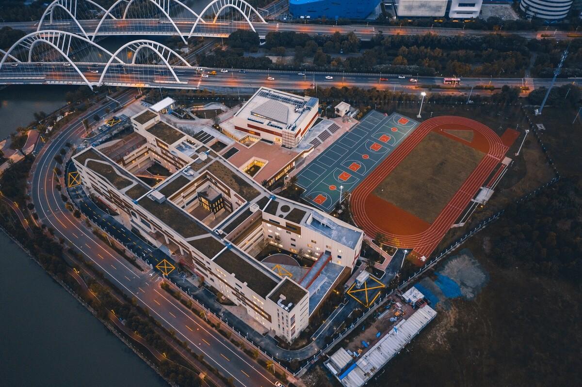 此時(shí)此地：面向走班教學(xué)的高密度校園實(shí)踐——青浦蘭生?思源中學(xué) / 創(chuàng)霖-澤柏