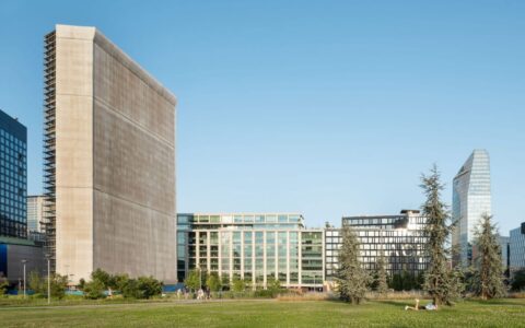 米蘭皮雷利35號辦公大樓 / Park Associati + Sn?hetta